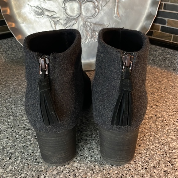 TOMS Leila Black Suede Grey Wool Bootie size 9 - Picture 3 of 5